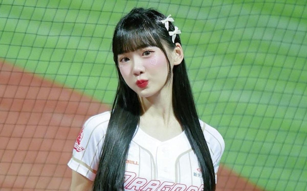 Nữ cổ động viên xinh đẹp bị tố ngoại tình, tuyên bố đã ly hôn chồng