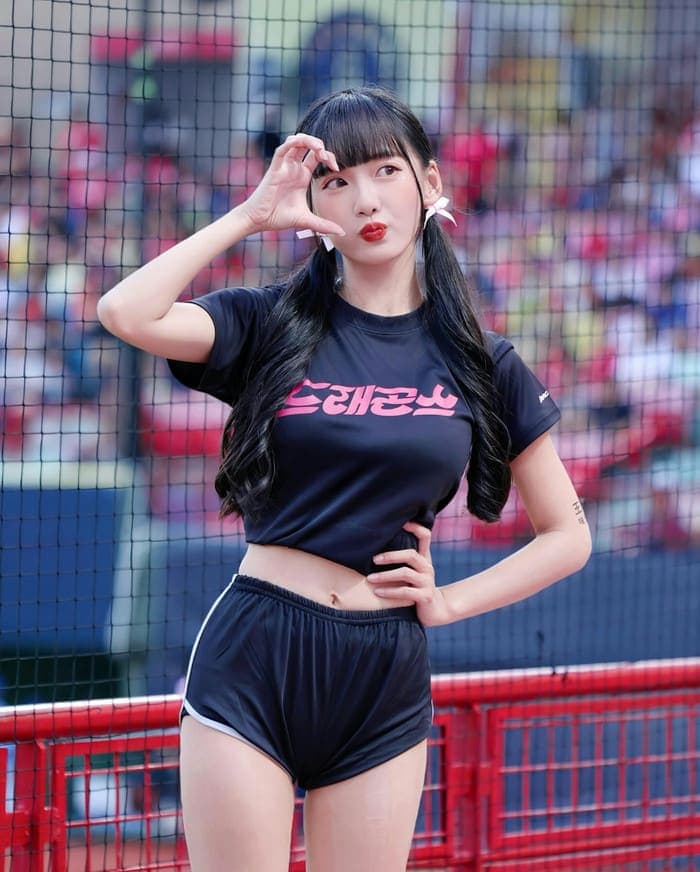 Nữ cổ động viên xinh đẹp bị tố ngoại tình, tuyên bố đã ly hôn chồng Ảnh 3