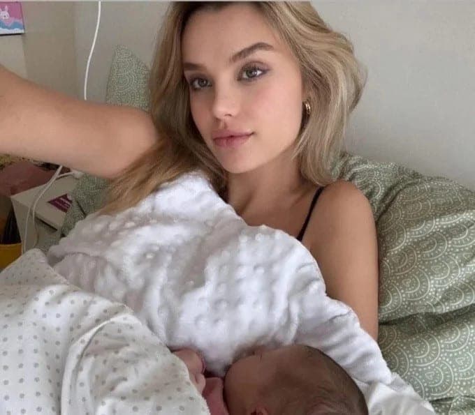 Krystyna Pyszková thông báo sinh con hồi tháng 9/2025.