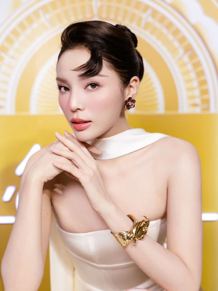 Kỳ Duyên luôn xuất hiện trước công chúng với vẻ bề ngoài sắc sảo, xinh đẹp. Ảnh: FBNV