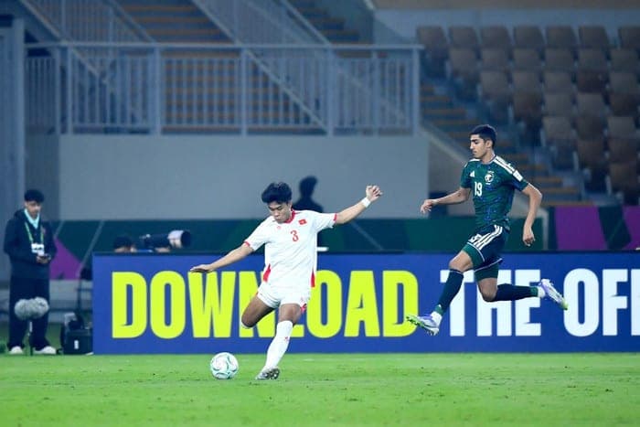 Cầu thủ Phạm Lý Đức đã thi đấu hết mình trong trận đấu tại vòng bảng. Ảnh: FBNV