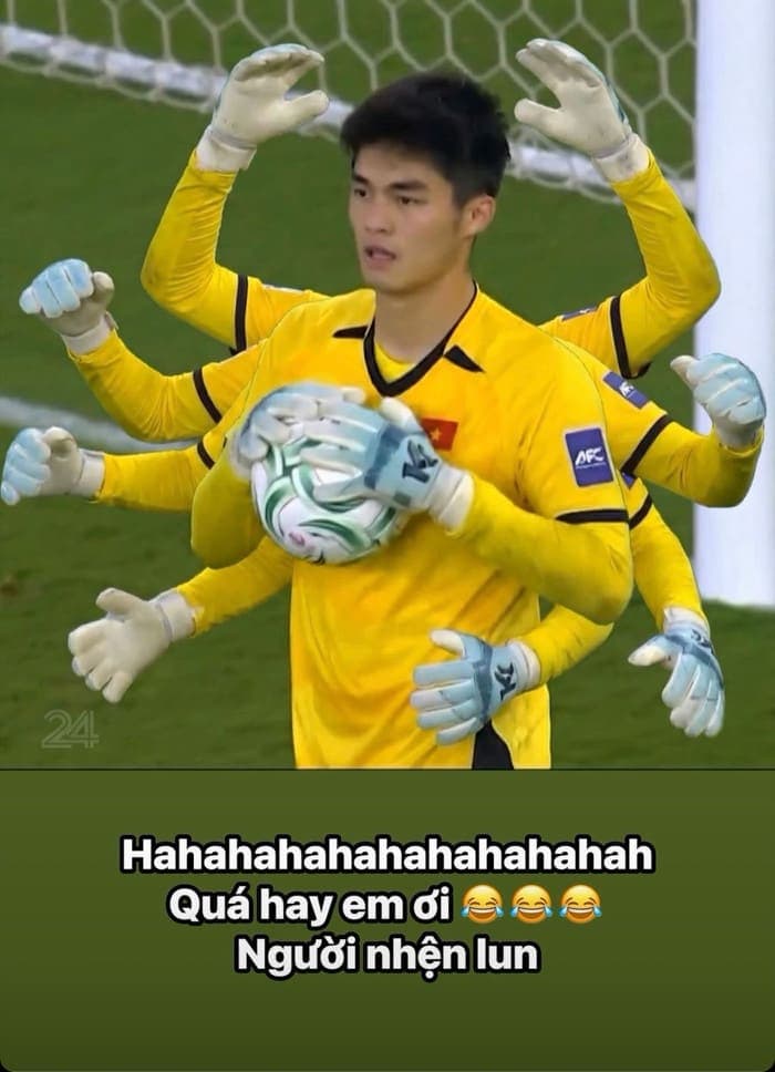 Hoà Minzy dành lời khen cho thủ môn Trần Trung Kiên. (Ảnh: chụp màn hình)