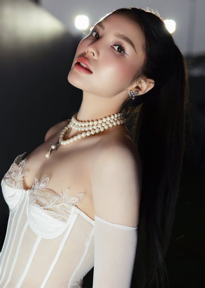 Kỳ Duyên luôn nỗ lực làm mới bản thân qua nhiều dự án công việc. Ảnh: FBNV