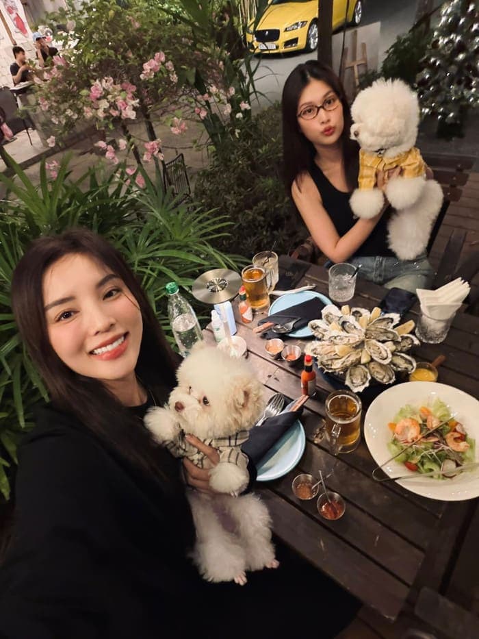 Khoảnh khắc đời thường của Kỳ Duyên và Thiên Ân. Ảnh: FBNV