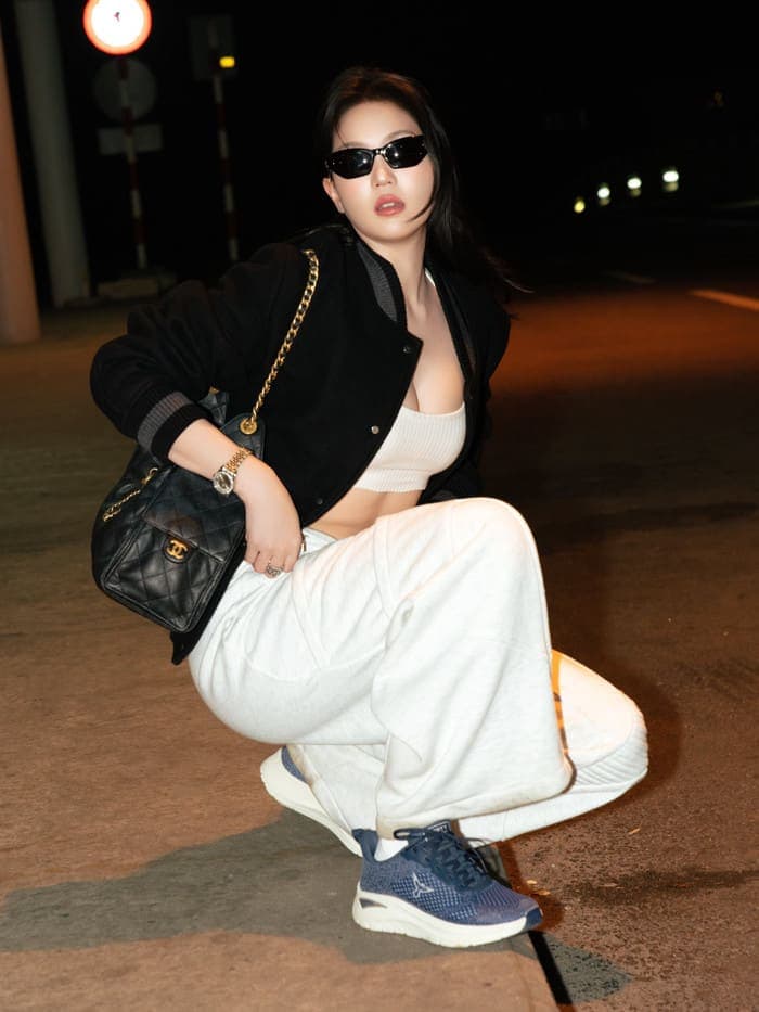 Làn da của Ngọc Trinh trở nên nổi bật khi diện trang phục đời thường. Ảnh: FBNV