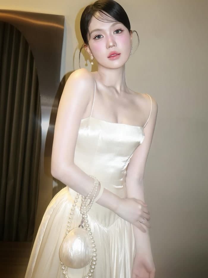 Ngọc Trinh vẫn chăm chỉ làm việc, tích cực xuất hiện trước công chúng sau khi thừa nhận chuyện tăng cân. Ảnh: IGNV