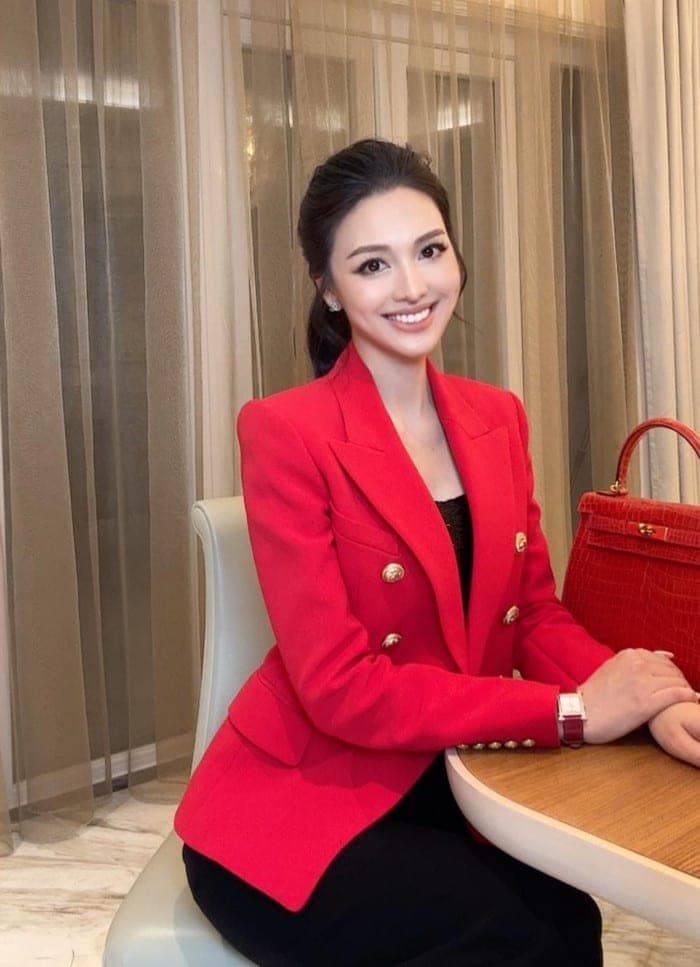 Chia sẻ mới nhất về hành trình 22 năm kể từ ngày bén duyên với sàn diễn thời trang của siêu mẫu Huỳnh Thanh Tuyền nhận được sự quan tâm đặc biệt từ công chúng.