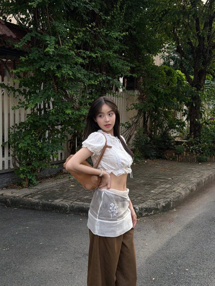 Hoa hậu Thanh Thủy gây ấn tượng với phong cách trẻ trung, năng động.