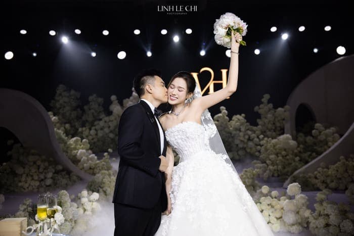 Đám cưới của Đỗ Thị Hà và Viết Vương từng là chủ đề được khán giả bàn tán vô cùng sôi nổi ở trên mạng xã hội. Ảnh: Linh Lê Chí