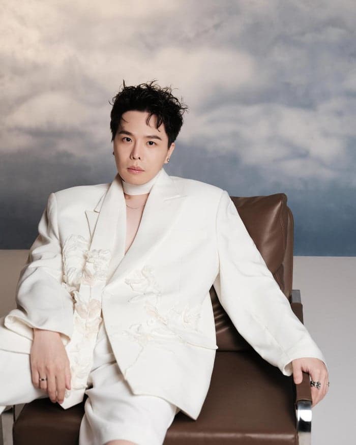 Trịnh Thăng Bình im lặng khi bị nghi đang ở trong mối quan hệ tình cảm với người đẹp sinh năm 2002. Ảnh: FBNV