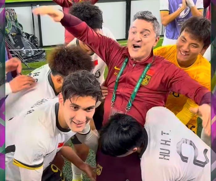 HLV trưởng Antonio Puche không hề kiệm lời trên AFC sau khi trực tiếp đạo diễn chiến thắng 3-0 của U23 Trung Quốc trước U23 Việt Nam ở trận bán kết U23 châu Á 2026.