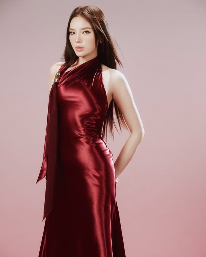 Mỗi lần xuất hiện, Kỳ Duyên lại trở thành tâm điểm chú ý từ công chúng (Ảnh: ISNV).