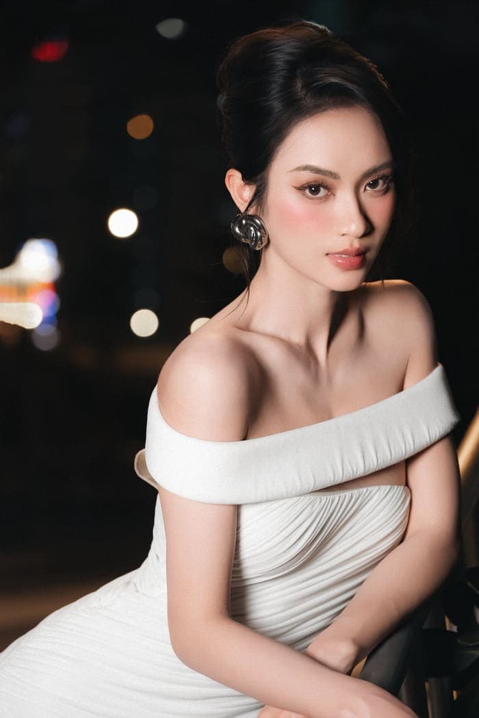 Nhiều khán giả cho rằng Vũ Thúy Quỳnh vốn đã xinh đẹp, không cần can thiệp 'dao kéo' khuôn mặt. Ảnh: FBNV