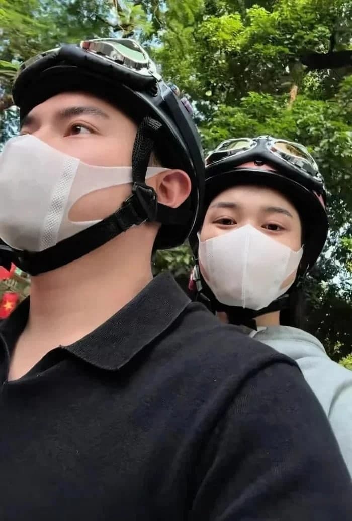 Khoảnh khắc đời thường của nàng hậu bên chồng.