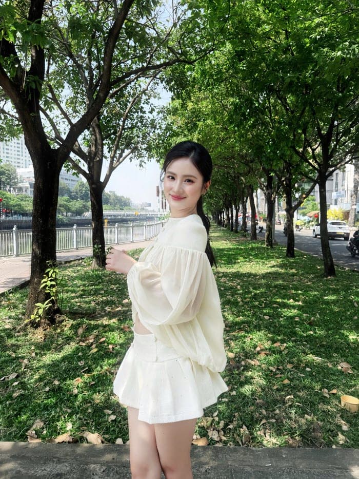 Nhan sắc của Ý Nhi được nhiều netizen nhận xét ngày càng cuốn hút.