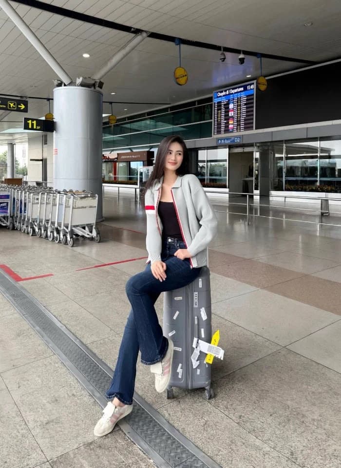 Hồi cuối tháng 12, Hoa hậu Ý Nhi quay lại Úc tiếp tục việc học.