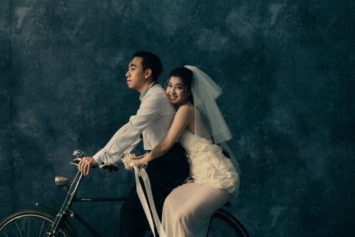 Ảnh cưới của Á hậu Phương Nhi và chồng thiếu gia.