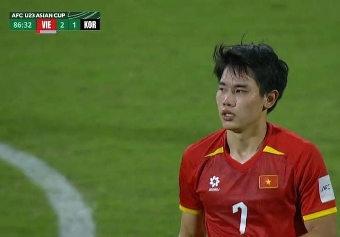 HLV Kim Sang Sik đã thẳng thắn nhìn nhận về chiếc thẻ đỏ của Đình Bắc trong trận tranh hạng Ba U23 châu Á 2026 gặp U23 Hàn Quốc.