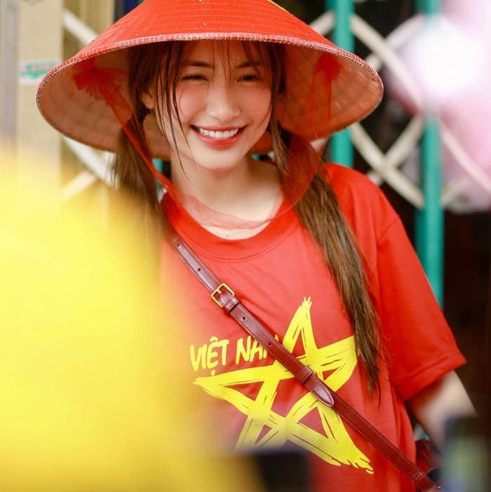 Nữ ca sĩ đáp trả dứt khoát khi có bình luận chê trách U23 Việt Nam.