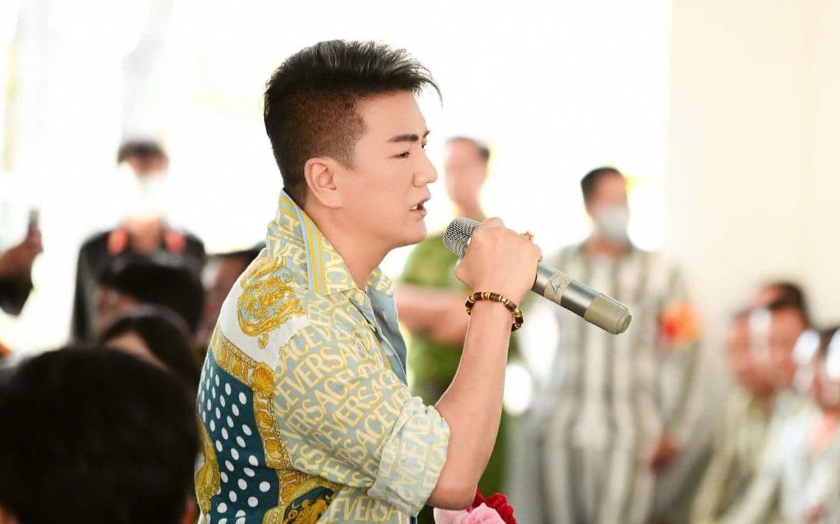 Đàm Vĩnh Hưng và những mùa xuân đi ngược chiều hào quang