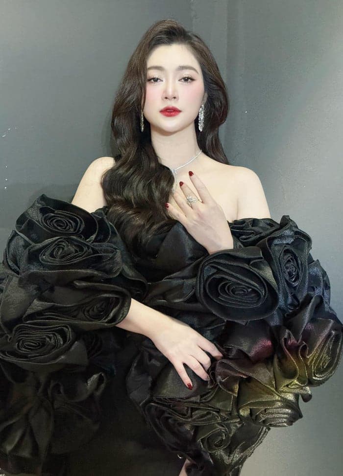 Thanh Trúc chỉ rõ những hành vi lừa đảo vừa mới gặp phải. Ảnh: FBNV