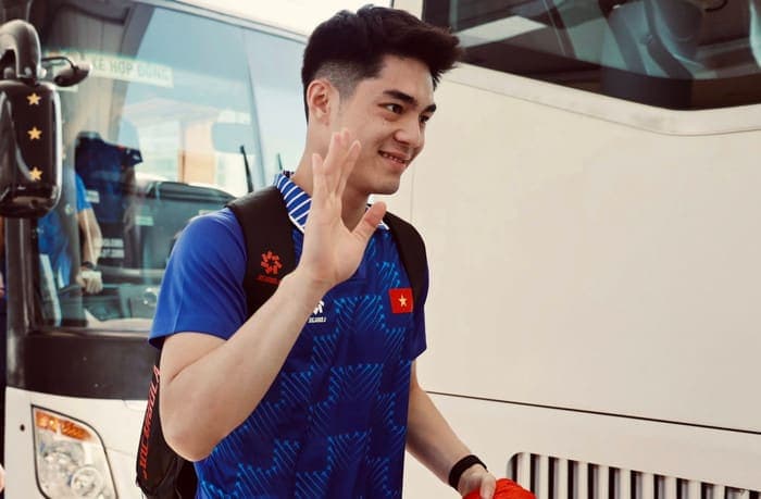 Kiểu tóc quen thuộc của thủ môn Trần Trung Kiên. Ảnh: FBNV