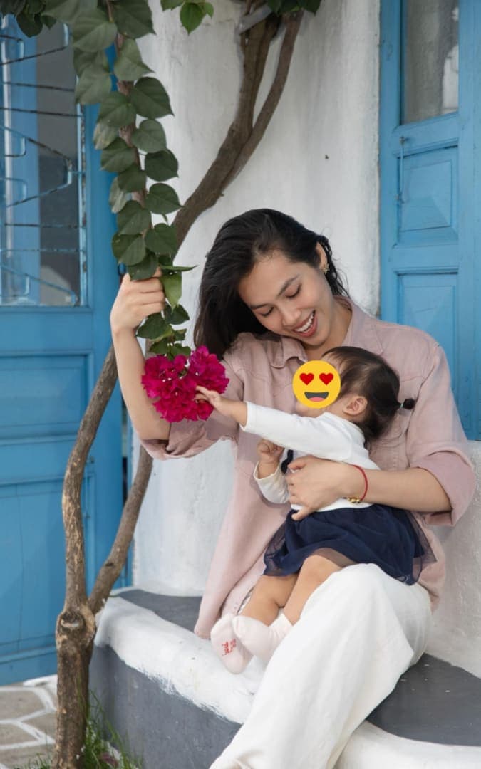 Vũ Hoàng My thường chia sẻ ảnh chụp chung với con gái ở trên trang cá nhân. Ảnh: FBNV