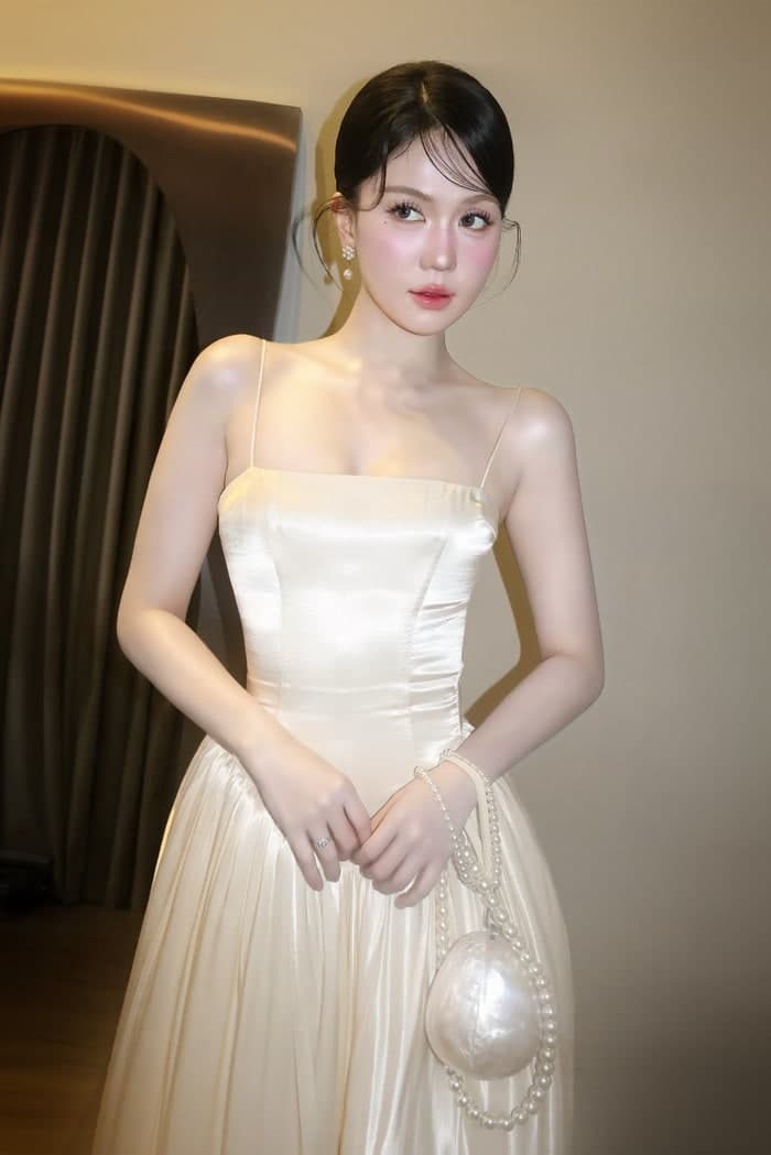 Ngoài thời gian dành cho công việc, Ngọc Trinh vẫn tích cực chăm sóc bản thân và giữ được phong độ nhan sắc vốn có. Ảnh: FBNV