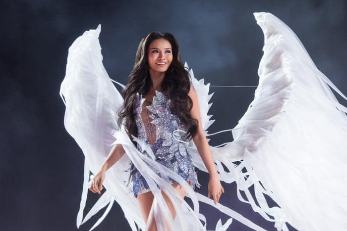 Á hậu Mook Karnruethai Tassabut khi trình diễn tại fan concert của Hòa Minzy. Ảnh: FBNV