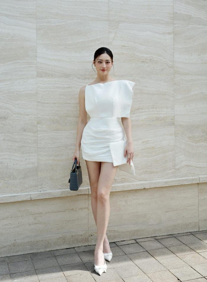 Lương Thùy Linh giữ phong độ thời trang ổn định trong mỗi lần xuất hiện trước khán giả. Ảnh: FBNV