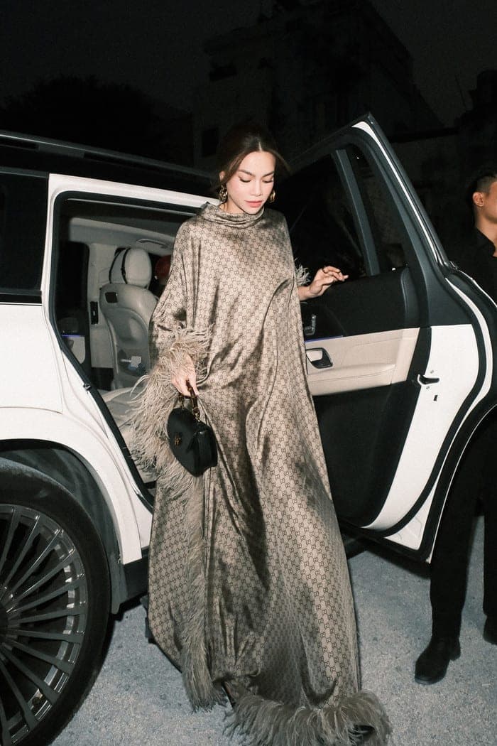 Hồ Ngọc Hà cũng từng gây chú ý khi xuất hiện tại một sự kiện với style 'trùm mền'. Ảnh: FBNV