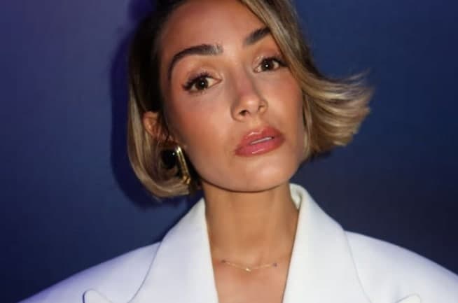 Sao nữ Frankie Bridge tiết lộ mùi hương 'gối đầu giường' của cô cho mùa đông đến từ thương hiệu Victoria Beckham. Ảnh: Mirror