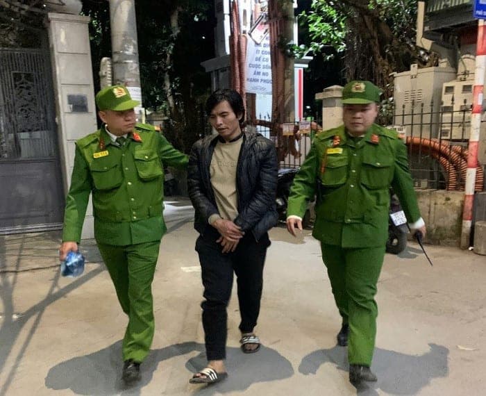 Đối tượng trộm cắp tài sản bị lực lượng chức năng bắt giữ. Ảnh: Công an TP Hà Nội
