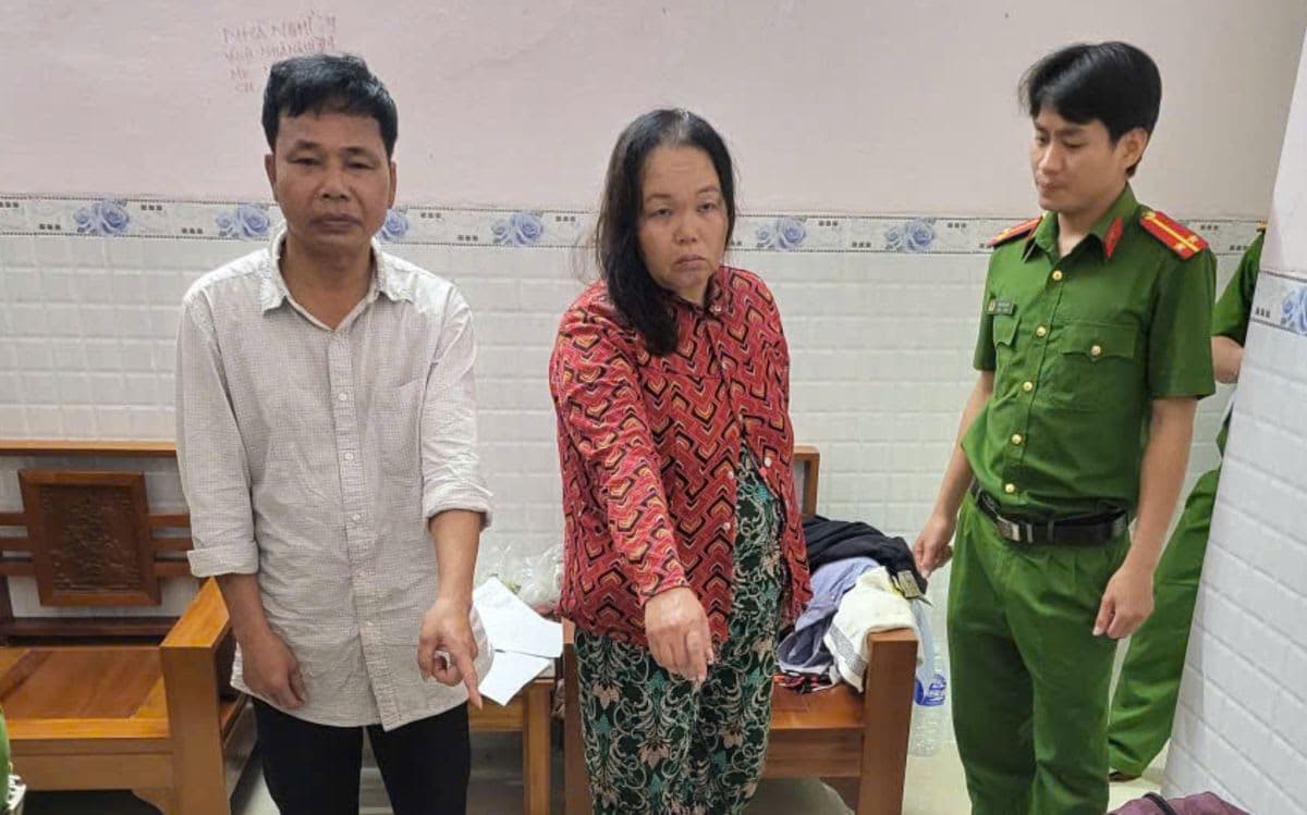 Hành động đáng xấu hổ của cặp vợ chồng trung niên ở khu chợ bị Công an bắt quả tang