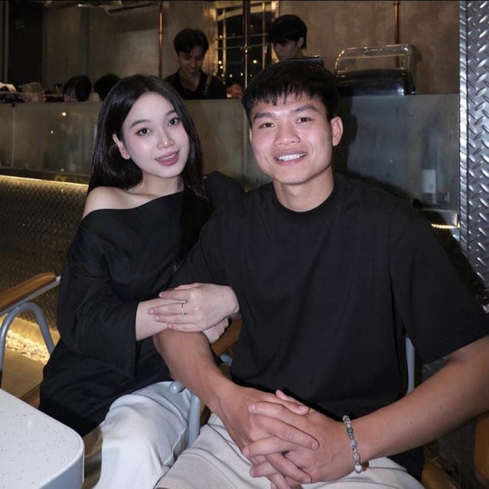 Cầu thủ Hồ Văn Cường và bà xã đều cùng quê Nghệ An - vùng đất với nhiều món ăn giản dị nhưng không lẫn với bất kỳ nơi đâu.